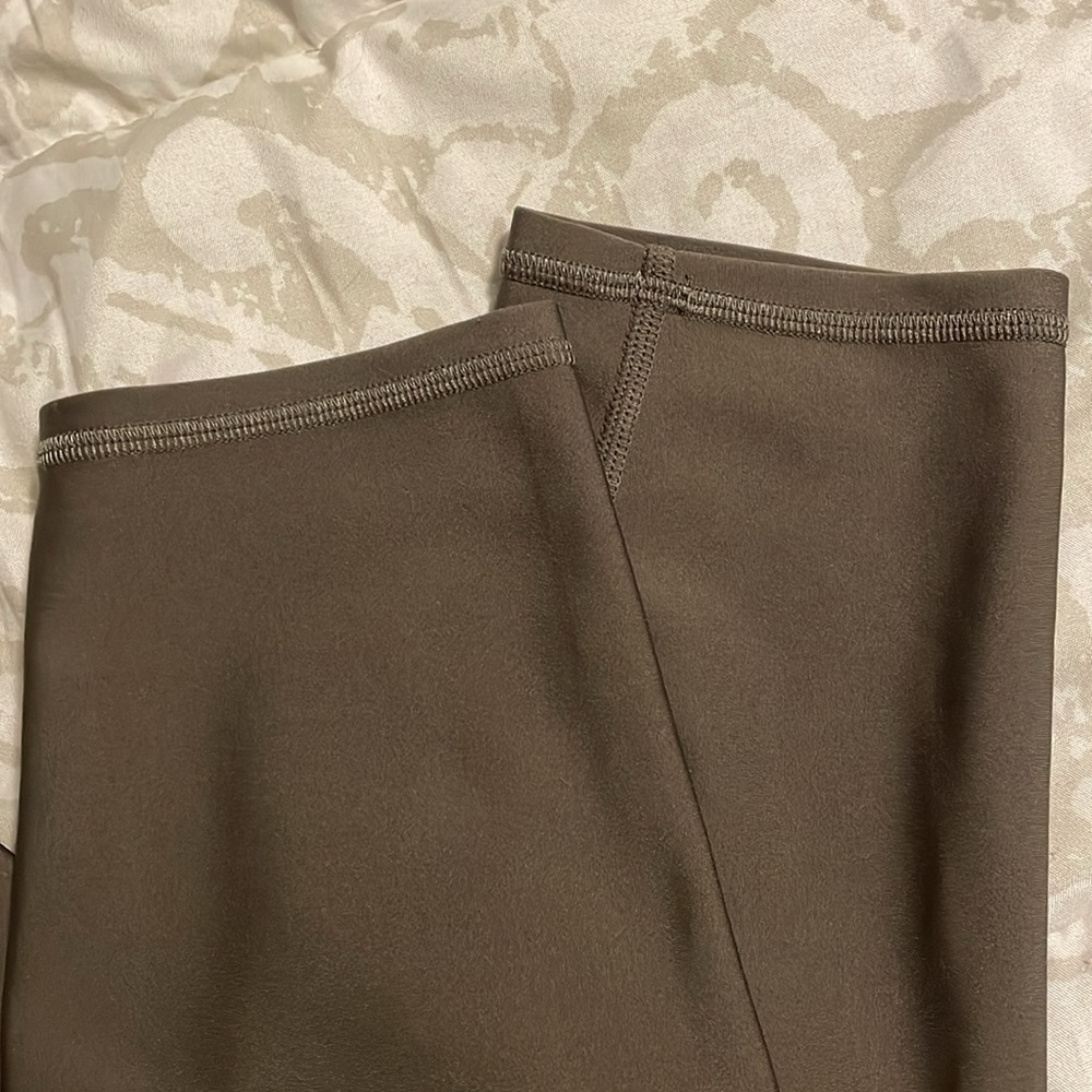 Alo Yoga airlift 7/8 leggings - Picture 2 of 7